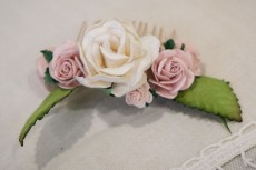 Pink & White Flower Comb